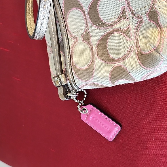 Coach wristlet, size 8"w x 5" - Picture 4 of 5